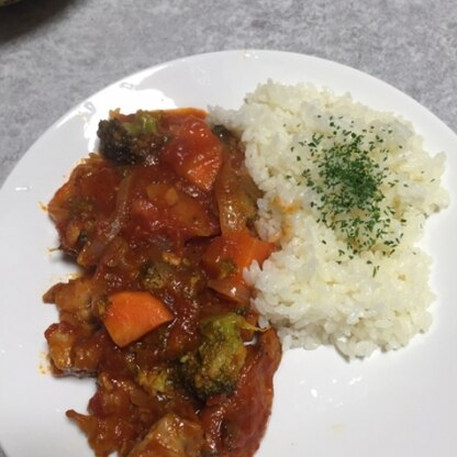 鶏肉とトマト煮と♪
とても簡単で、すごく美味しかったです！リピ決定です( ´ ▽ ` )